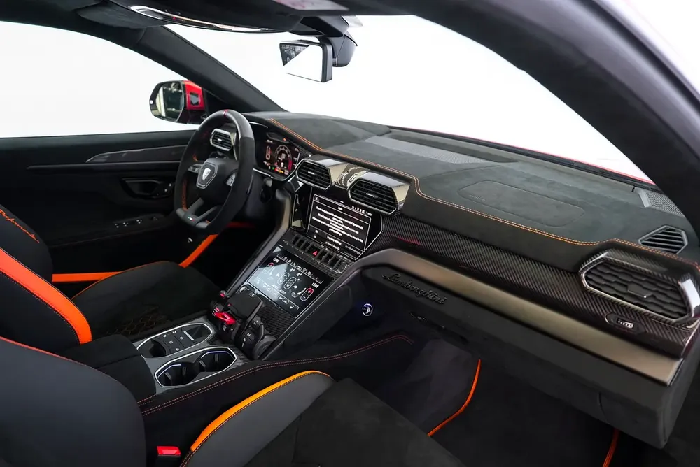 URUS PERFORMANTE - CARBON INTERIOR AND EXTERIOR - ALCANTARA SEATS - RTWO TONE INTERIOR - Image 15