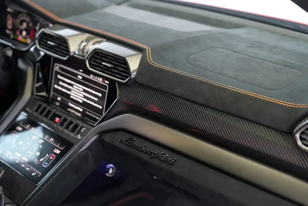 URUS PERFORMANTE - CARBON INTERIOR AND EXTERIOR - ALCANTARA SEATS - RTWO TONE INTERIOR - Image 16