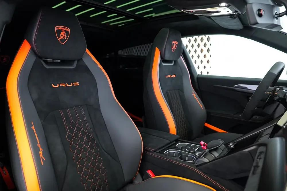 URUS PERFORMANTE - CARBON INTERIOR AND EXTERIOR - ALCANTARA SEATS - RTWO TONE INTERIOR - Image 18