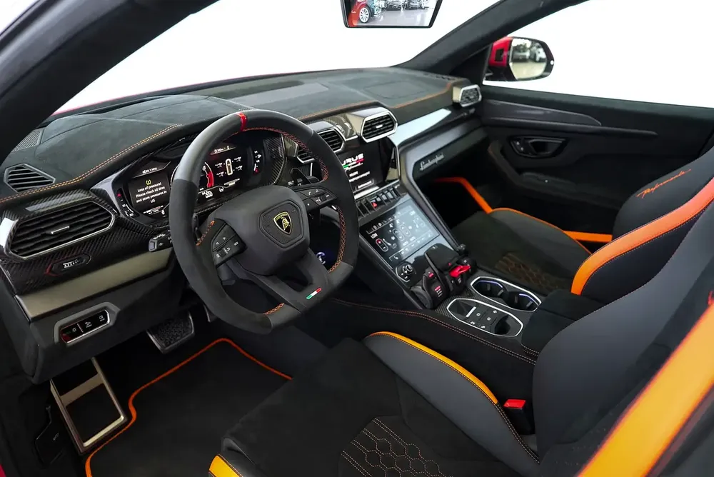 URUS PERFORMANTE - CARBON INTERIOR AND EXTERIOR - ALCANTARA SEATS - RTWO TONE INTERIOR - Image 8