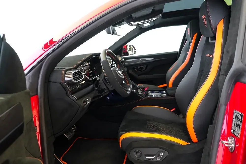 URUS PERFORMANTE - CARBON INTERIOR AND EXTERIOR - ALCANTARA SEATS - RTWO TONE INTERIOR - Image 9