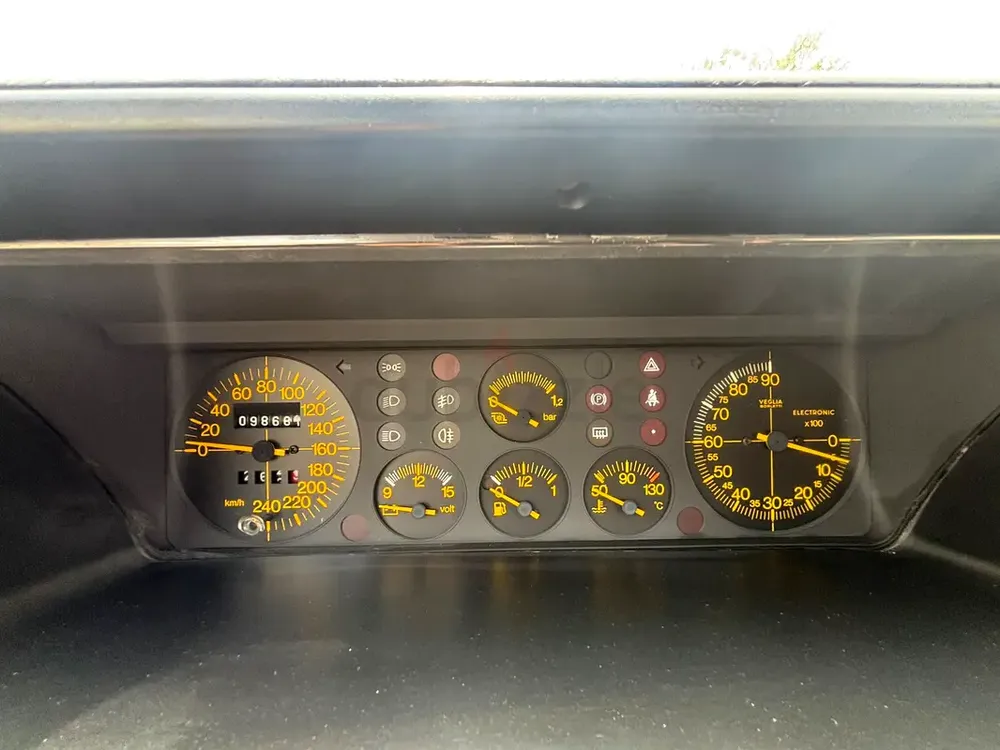 Lancia HF Intergrale 16v - Image 17