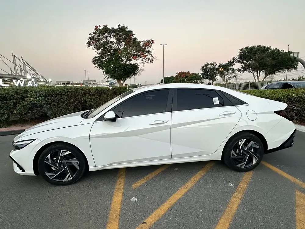 760/- AED EMI 2025 Hyundai Elantra Elite Edition - Chinese Specs UnderWarranty + Service Contract - Image 4