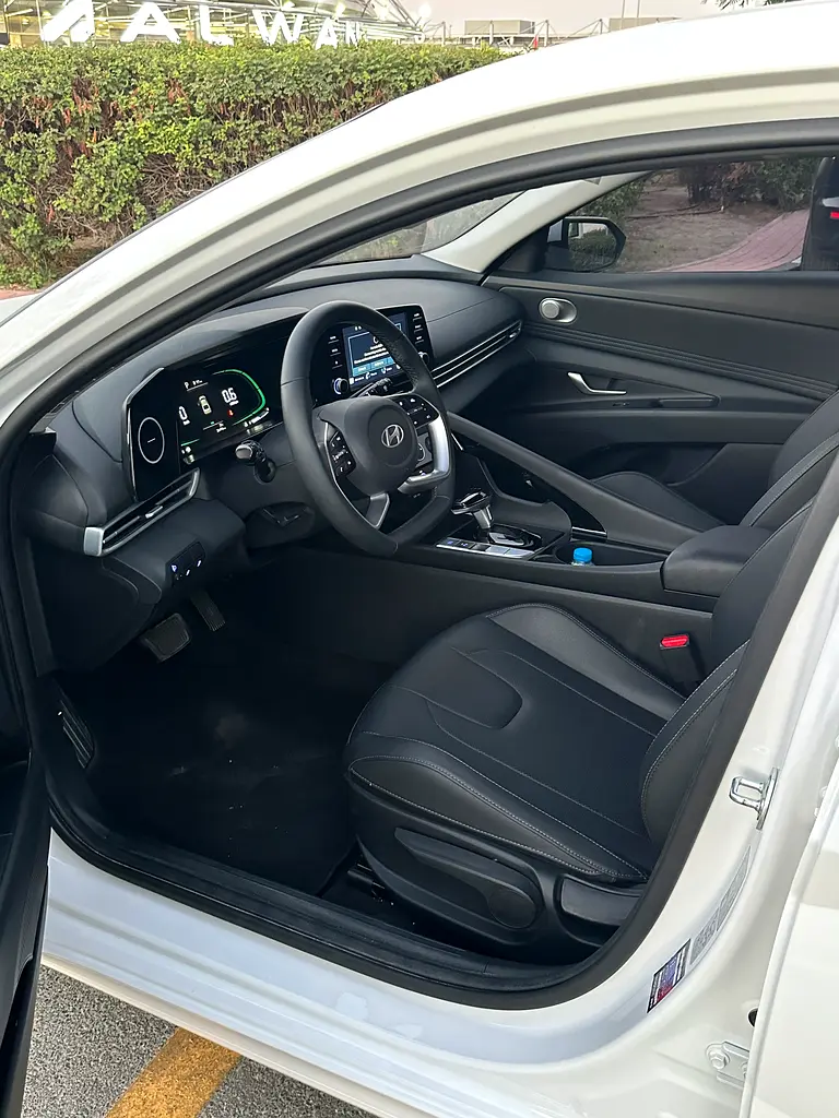 760/- AED EMI 2025 Hyundai Elantra Elite Edition - Chinese Specs UnderWarranty + Service Contract - Image 7