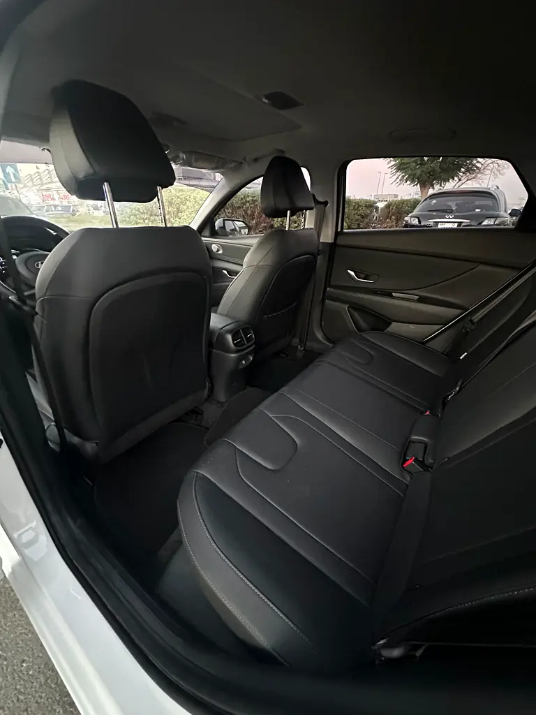 760/- AED EMI 2025 Hyundai Elantra Elite Edition - Chinese Specs UnderWarranty + Service Contract - Image 8