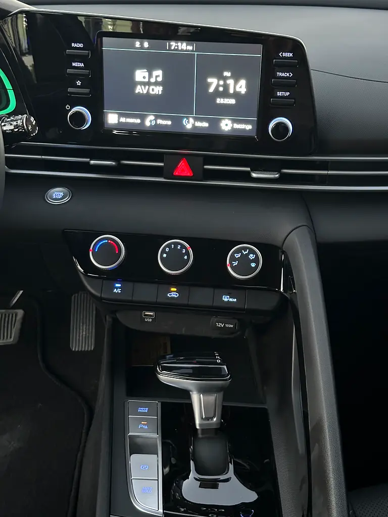 760/- AED EMI 2025 Hyundai Elantra Elite Edition - Chinese Specs UnderWarranty + Service Contract - Image 9
