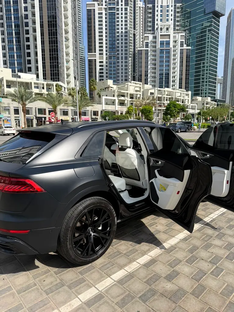 Audi q8 55 tfsi quattro s Line - Image 6