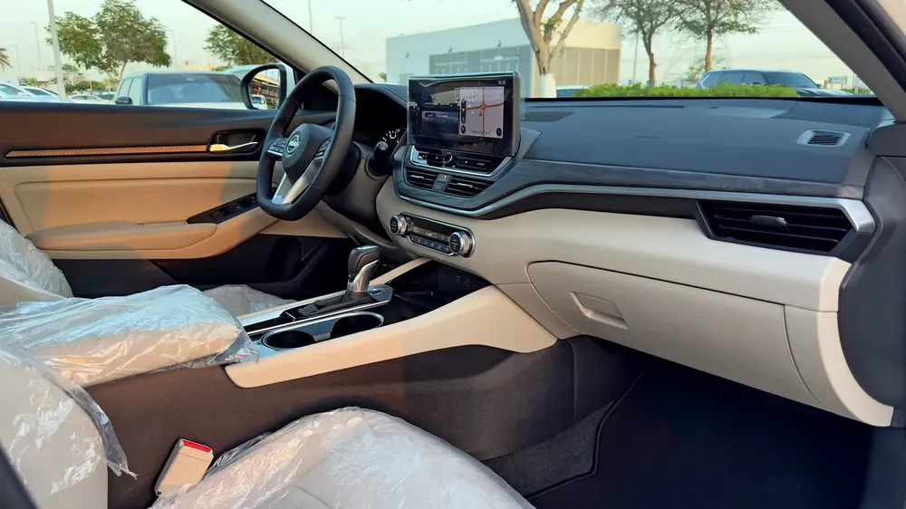 2025 Nissan Altima 2.5 SV, Dealer Warranty and Service Package, GCC Specifications - Image 10