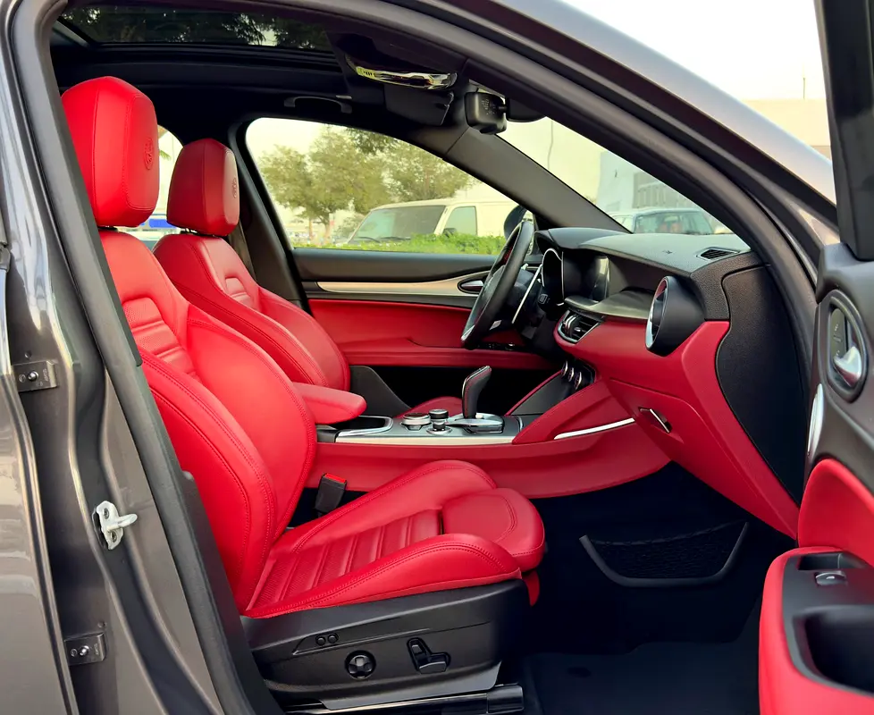 2022 Alfa Romeo Stelvio Veloce Q4, GCC Specifications - Image 11