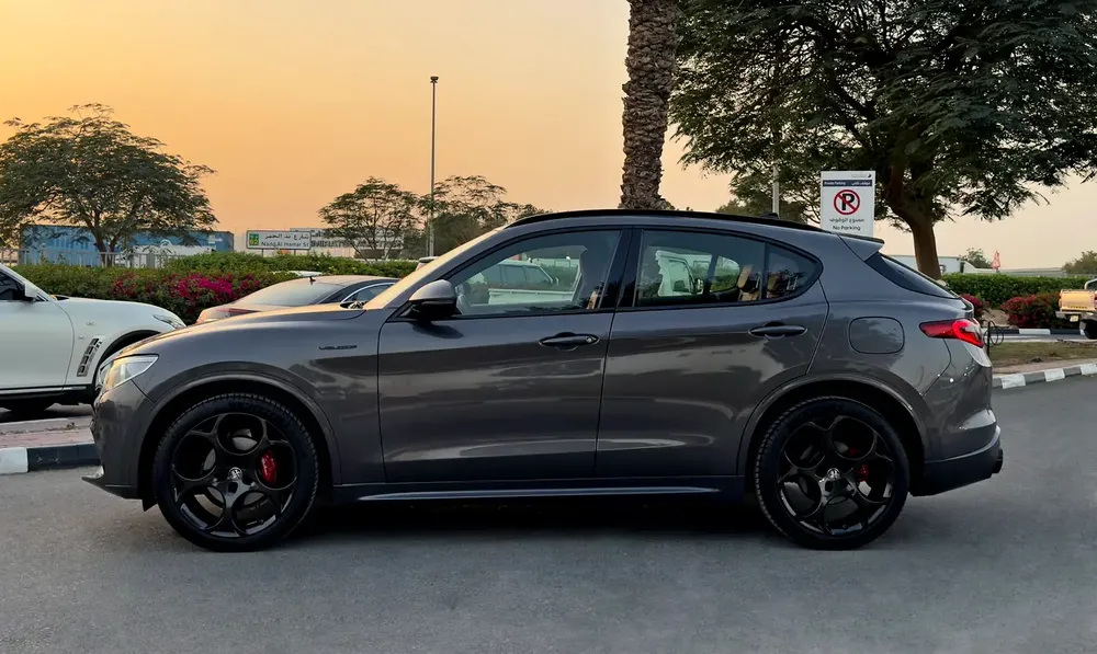 2022 Alfa Romeo Stelvio Veloce Q4, GCC Specifications - Image 4