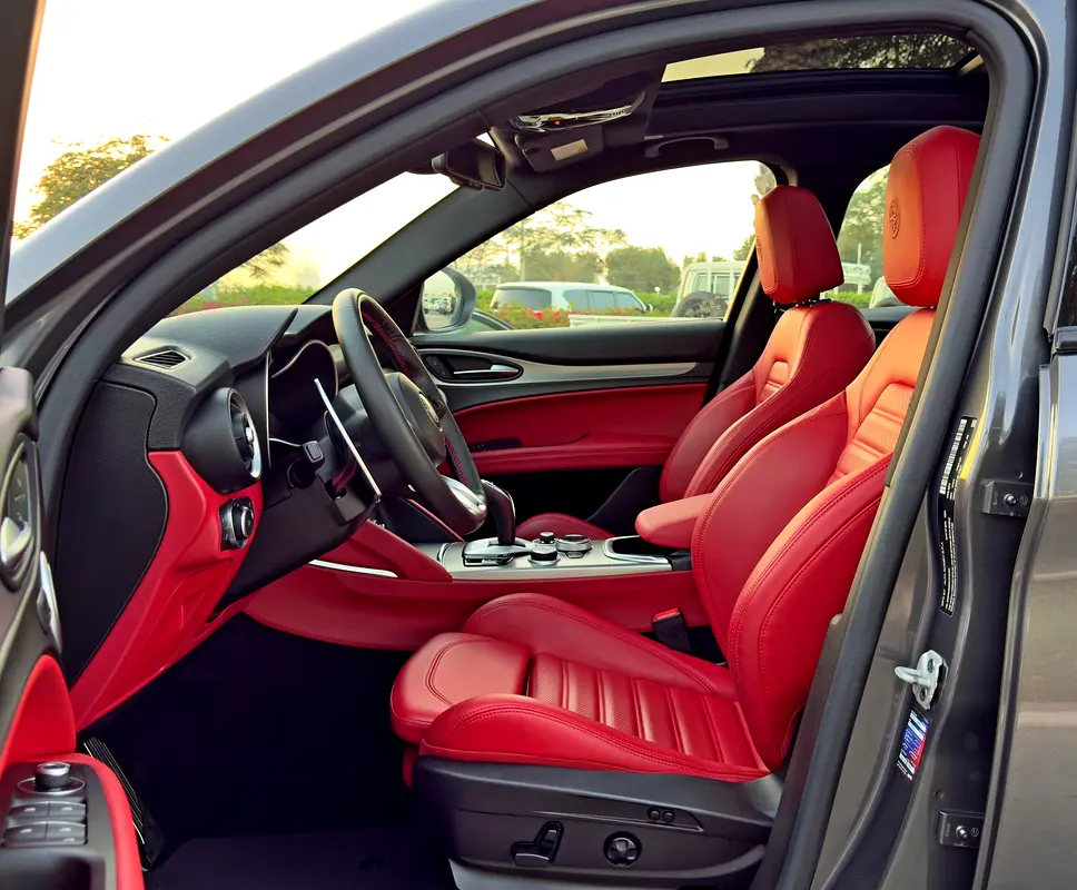 2022 Alfa Romeo Stelvio Veloce Q4, GCC Specifications - Image 9