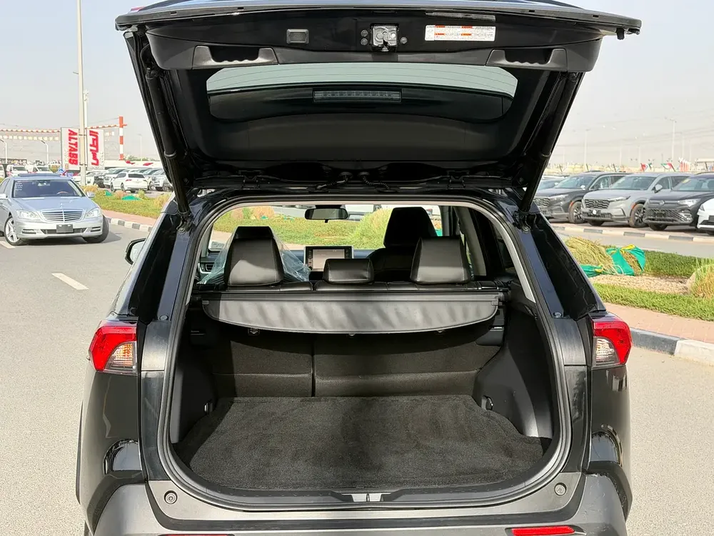 2019 Toyota RAV4 XLE - American Specs - GCC Ready! - Image 10