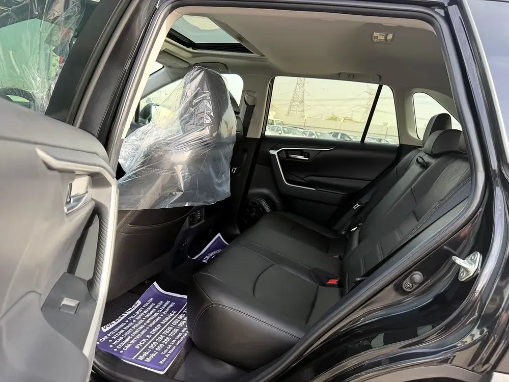 2019 Toyota RAV4 XLE - American Specs - GCC Ready! - Image 12