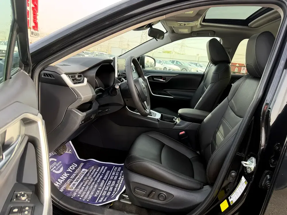 2019 Toyota RAV4 XLE - American Specs - GCC Ready! - Image 13