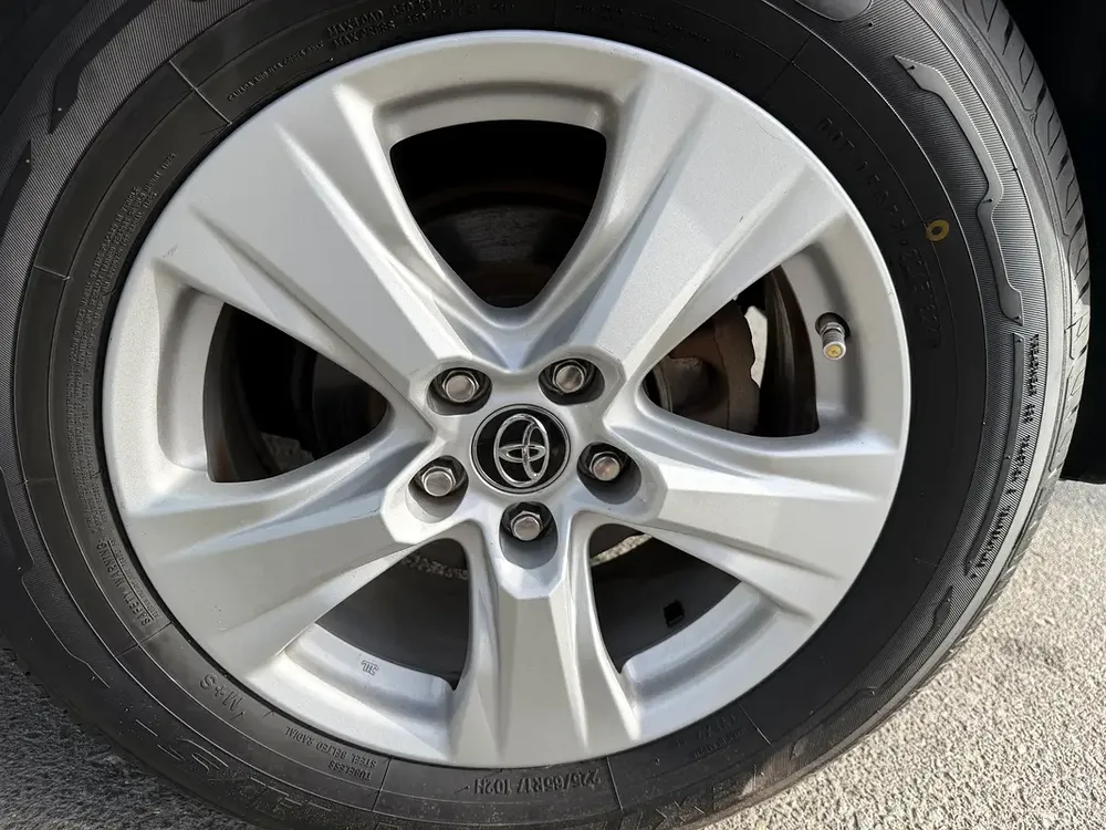 2019 Toyota RAV4 XLE - American Specs - GCC Ready! - Image 14