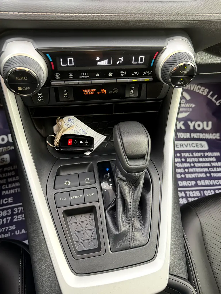 2019 Toyota RAV4 XLE - American Specs - GCC Ready! - Image 16