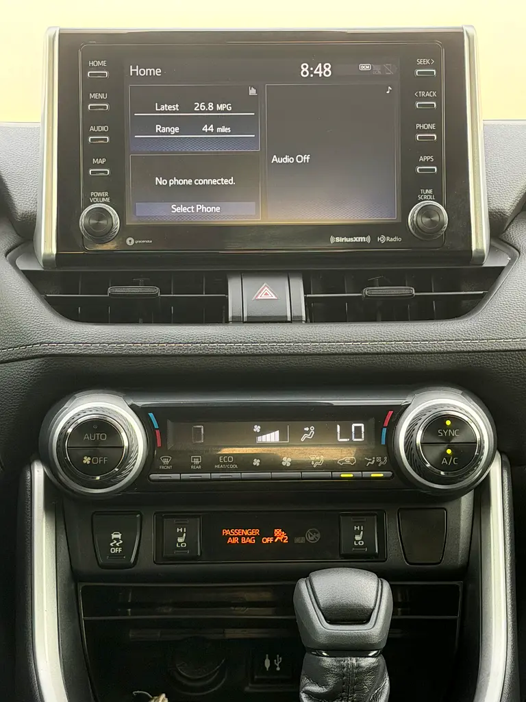 2019 Toyota RAV4 XLE - American Specs - GCC Ready! - Image 17