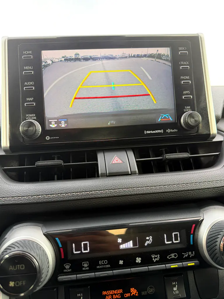 2019 Toyota RAV4 XLE - American Specs - GCC Ready! - Image 18