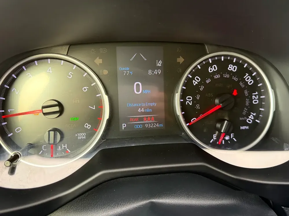 2019 Toyota RAV4 XLE - American Specs - GCC Ready! - Image 19