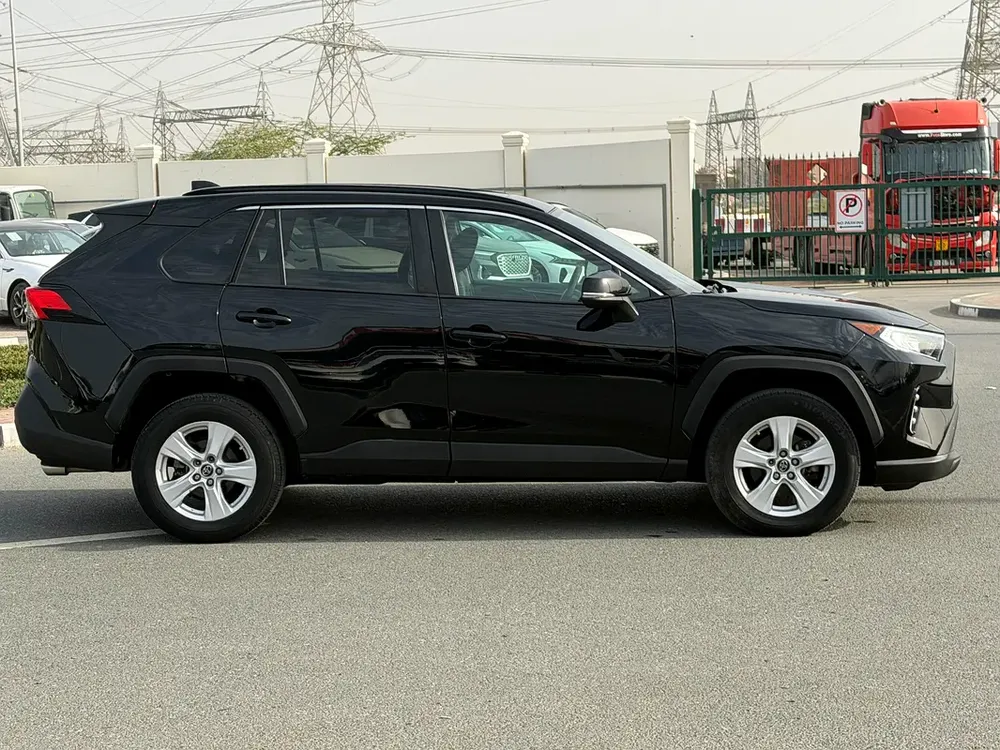 2019 Toyota RAV4 XLE - American Specs - GCC Ready! - Image 5