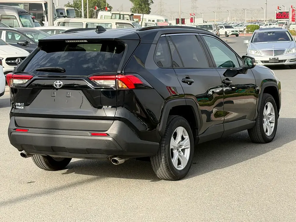 2019 Toyota RAV4 XLE - American Specs - GCC Ready! - Image 9