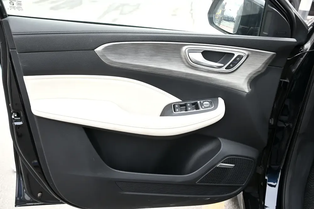 2025 MG RX5 1.5L Comfort Panoramic Roof  Black (Ready Stock) - Image 6