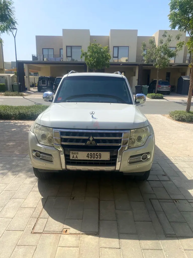 Mitsubishi Pajero 2015 GLS Top 5 Door - GCC Specs - Excellent Condition - Image 4