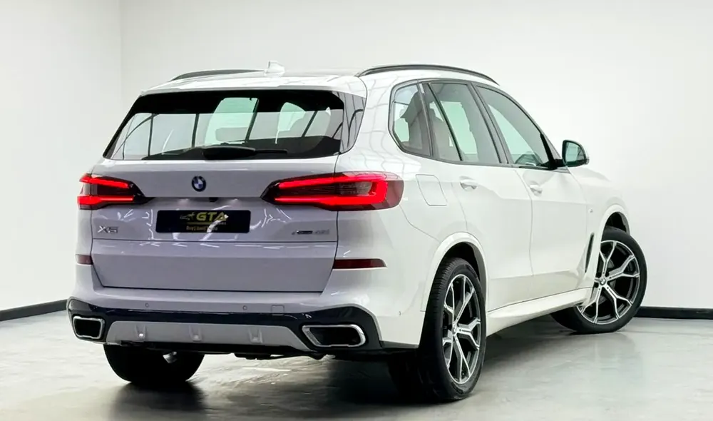 2022 BMW X5 xDrive40i M-Sport, 2026 BMW Warranty + Service Pack, Very Low Km, Fully Loaded, GCC - Image 4