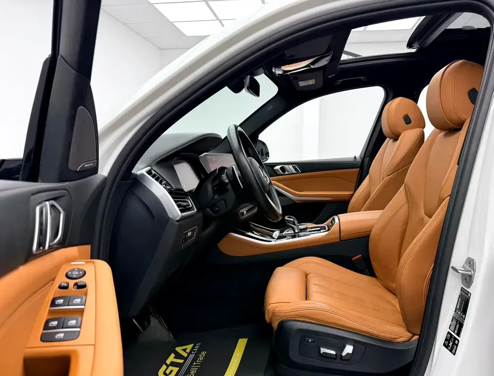 2022 BMW X5 xDrive40i M-Sport, 2026 BMW Warranty + Service Pack, Very Low Km, Fully Loaded, GCC - Image 8