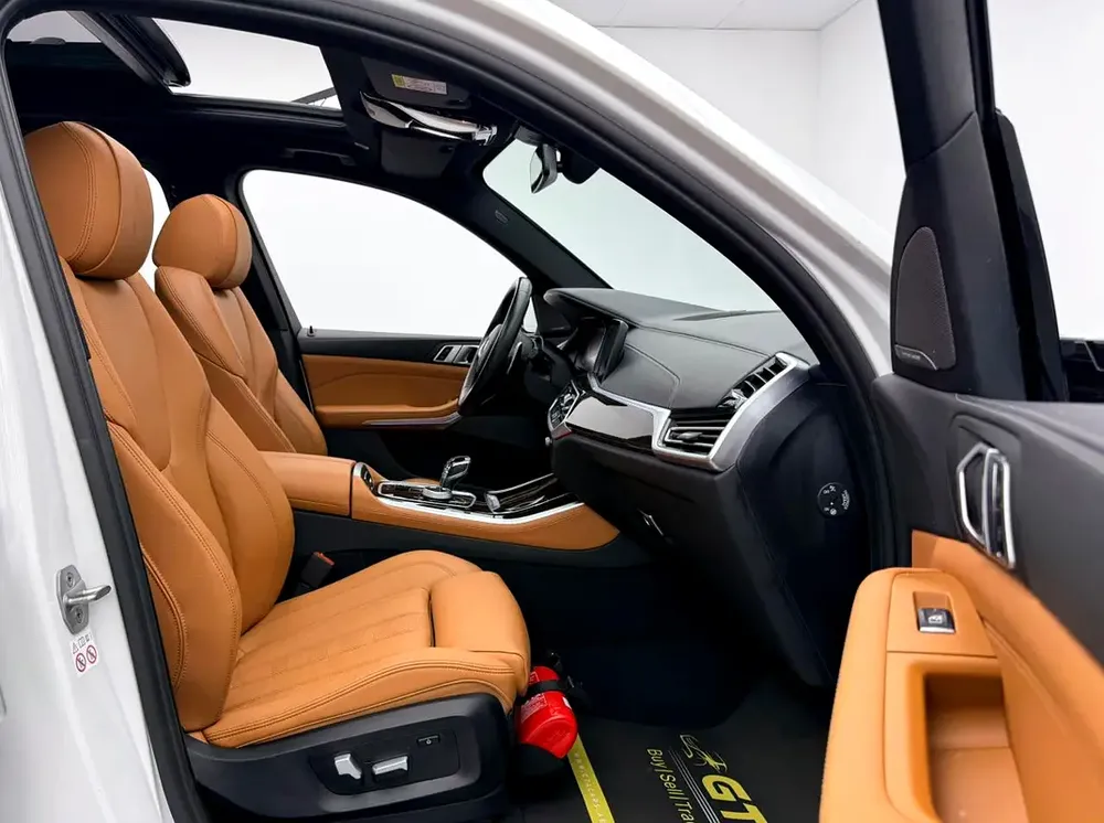 2022 BMW X5 xDrive40i M-Sport, 2026 BMW Warranty + Service Pack, Very Low Km, Fully Loaded, GCC - Image 9