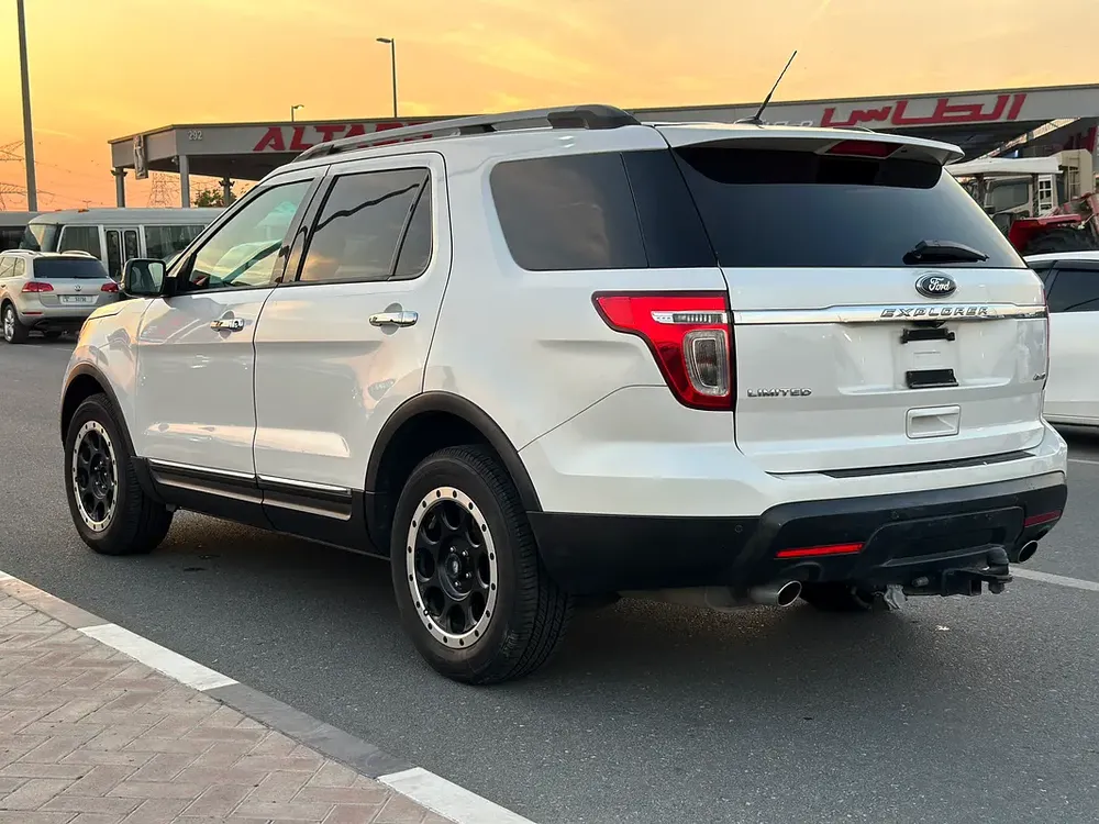 FORD EXPLORER LIMITED 2014 V6 4WD FRESH JAPAN IMPORTED LOW MILEAGE 83000 kms - Image 4