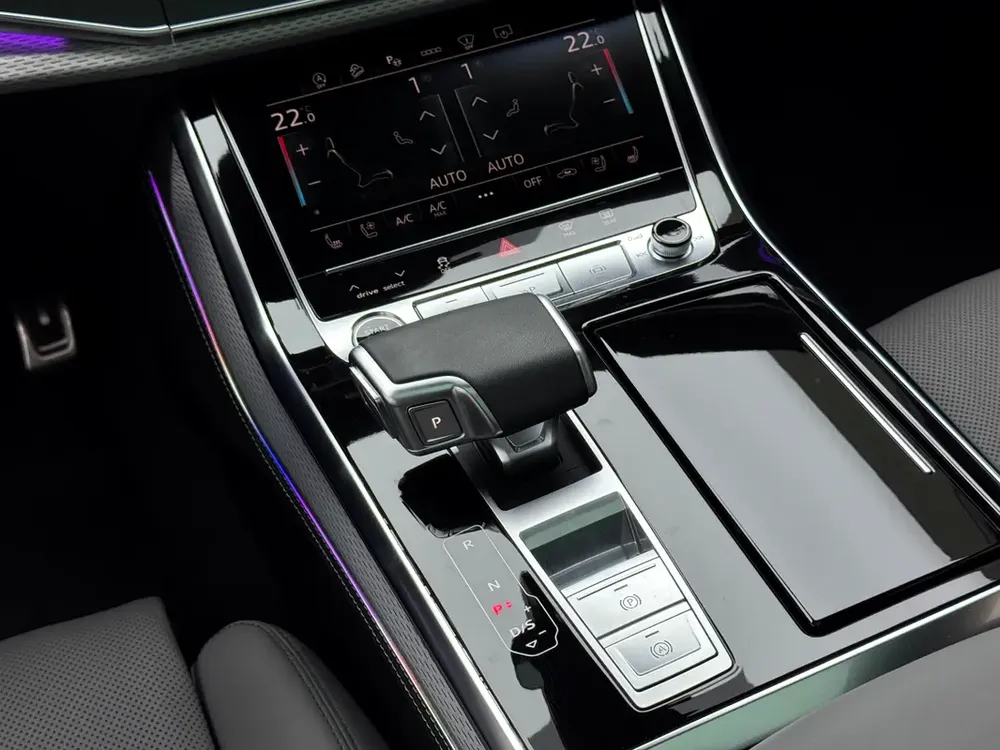 Q8 PROGRESS BLACK QUATTRO 55 TFSI | Warranty | Service - Image 12