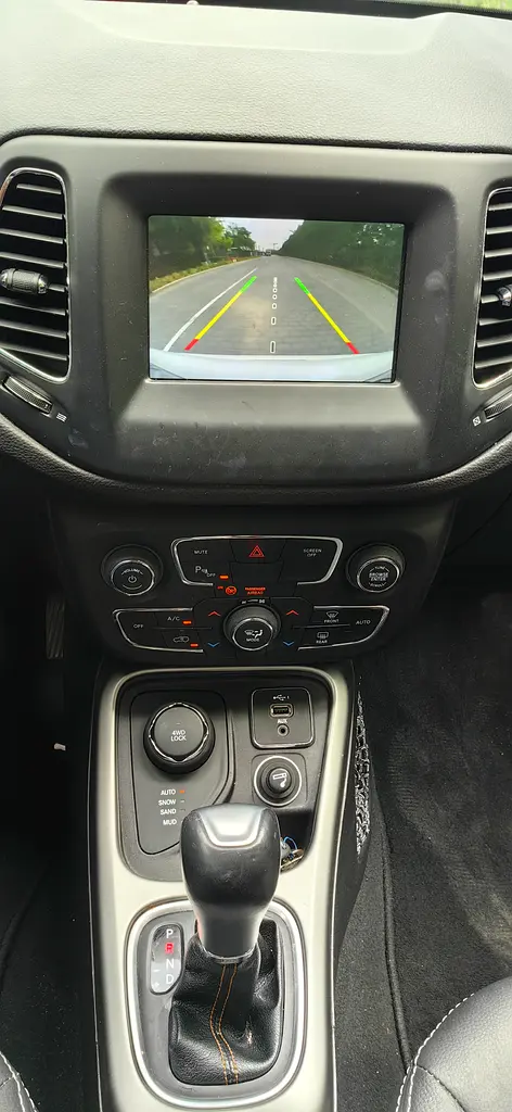 LOW MILES 2020 JEEP COMPASS LONGITUDE GCC SPECS 4X4 - EXCELLENT CONDITION - Image 9