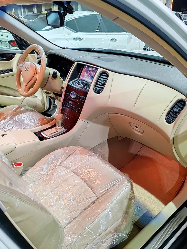 Infiniti QX50 Luxury 2015 GCC Specs excellent condition - Image 13
