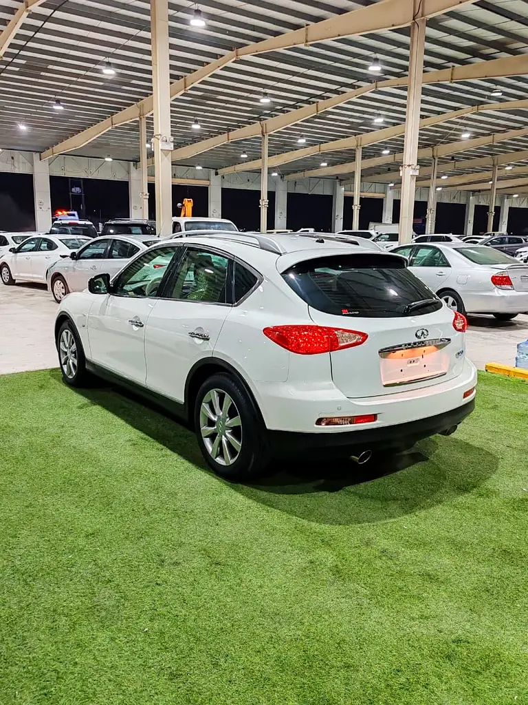Infiniti QX50 Luxury 2015 GCC Specs excellent condition - Image 5