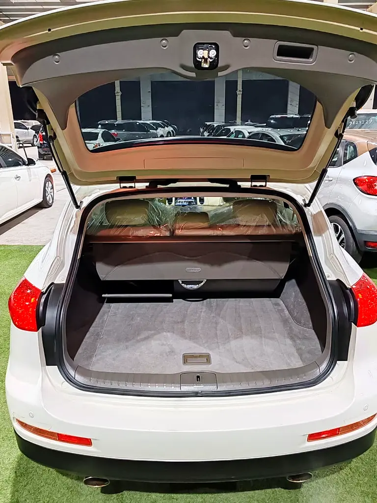 Infiniti QX50 Luxury 2015 GCC Specs excellent condition - Image 8