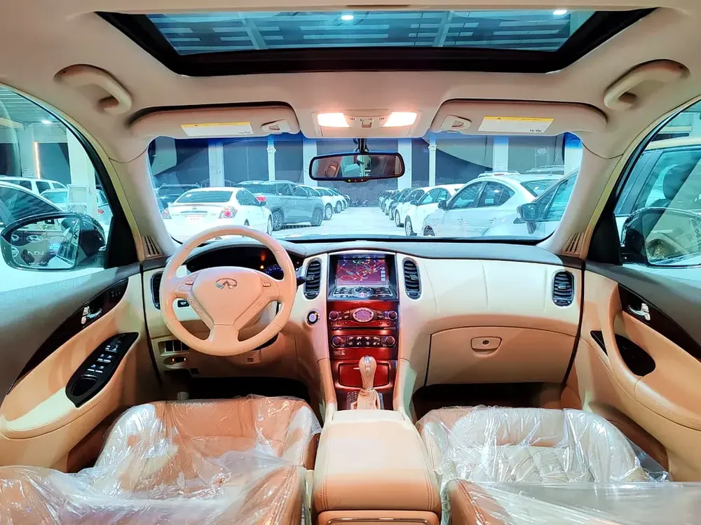 Infiniti QX50 Luxury 2015 GCC Specs excellent condition - Image 9