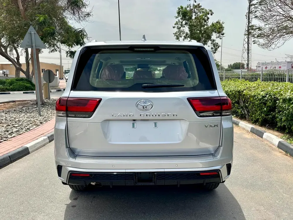 Toyota Land Cruiser VXR 2026 - GCC Specs - Brand New - Image 4