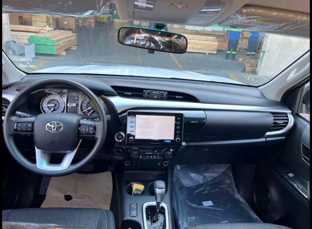 Toyota Hilux 2.4 double cab 4x4 GLX auto 
2025 - Image 10