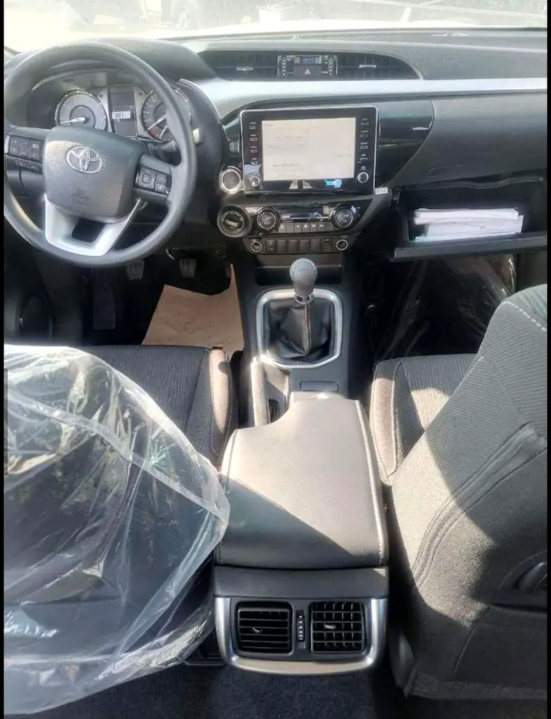 Toyota Hilux 2.4 double cab 4x4 GLX auto 
2025 - Image 13