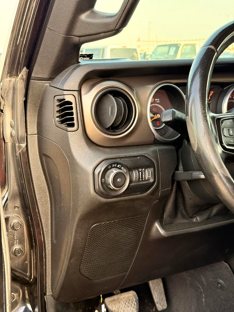 JEEP WRANGLER SPORT 4x4 Hardtop Open 2018  Full Option WELL MAINTAINED (3.6 - 6Cylinder) - Image 14