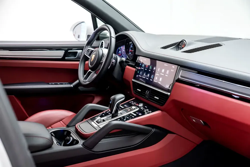 GCC SPECS AL NABOODAH WARRANTY - 2023 PORSCHE CAYENNE PLATINUM EDITION PANORAMIC ROOF - BOSE - Image 12