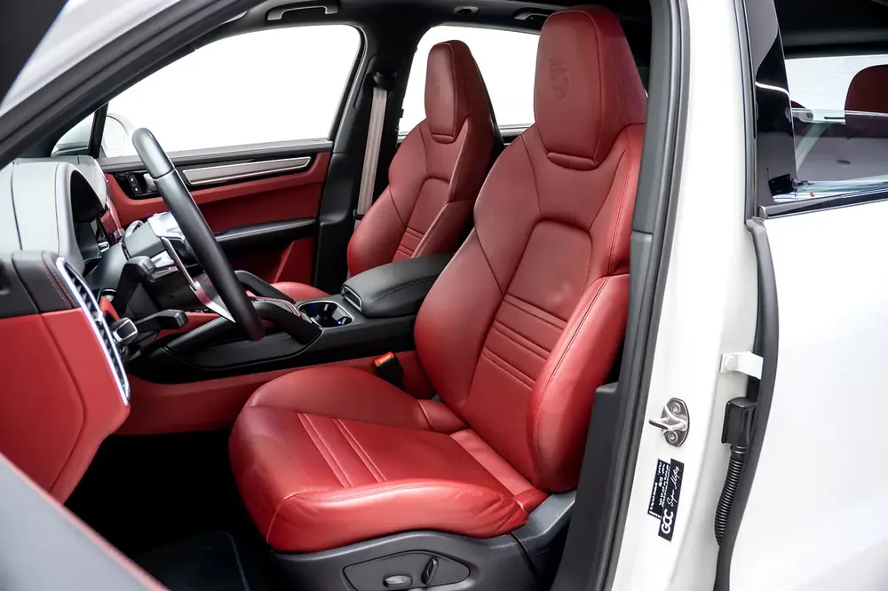 GCC SPECS AL NABOODAH WARRANTY - 2023 PORSCHE CAYENNE PLATINUM EDITION PANORAMIC ROOF - BOSE - Image 13