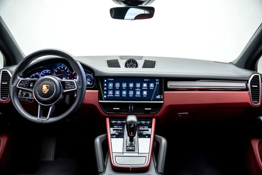 GCC SPECS AL NABOODAH WARRANTY - 2023 PORSCHE CAYENNE PLATINUM EDITION PANORAMIC ROOF - BOSE - Image 9