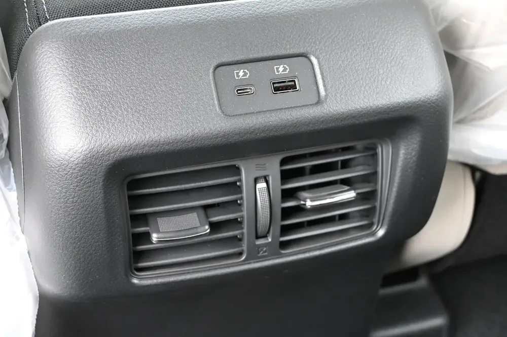 SE 2.5L 4WD With 3 Years Dealer Warranty - Image 5