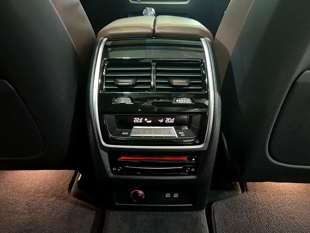 2,458AED/MONTH -- M-SPORT LUXURY FULL OPTION -- FULL XPEL PPF -- X7 40i X-DRIVE - Image 12