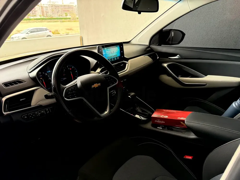 Clean car with no accident - Image 5