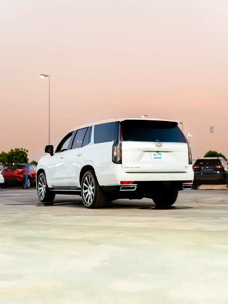Cadillac Escalade Platinum 2021 Japanese Specs Brand New Condition - Image 5