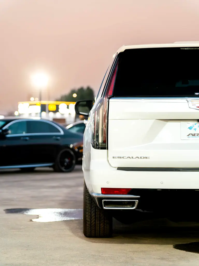 Cadillac Escalade Platinum 2021 Japanese Specs Brand New Condition - Image 6