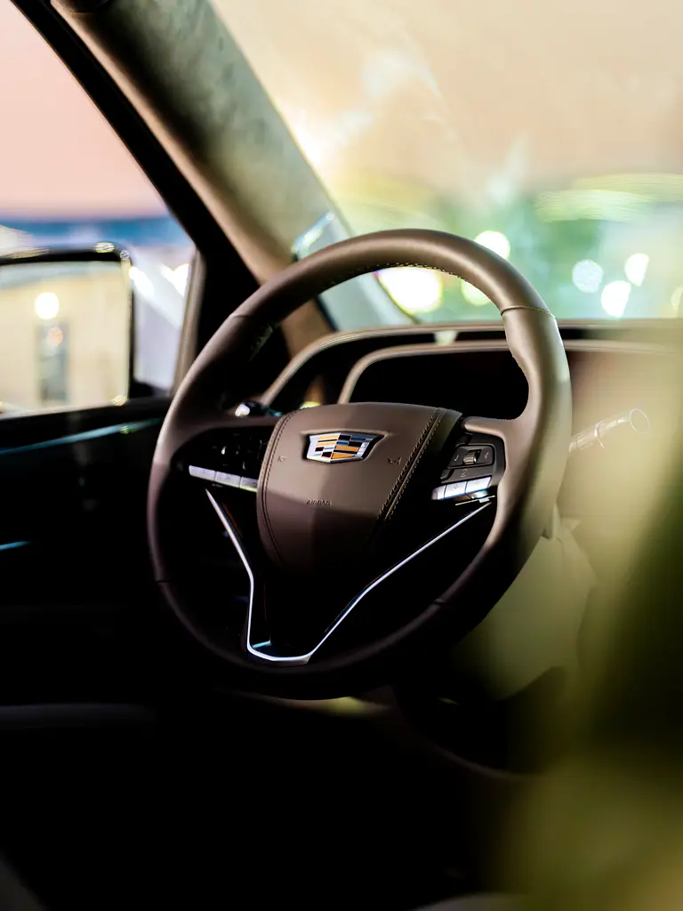 Cadillac Escalade Platinum 2021 Japanese Specs Brand New Condition - Image 7